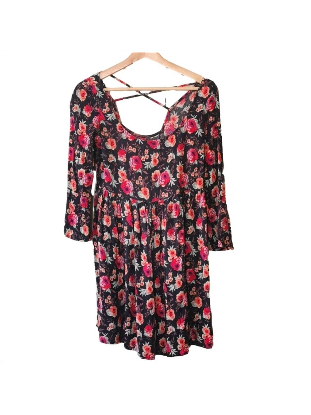 Super flirty ditzy floral mini dress. Size XS